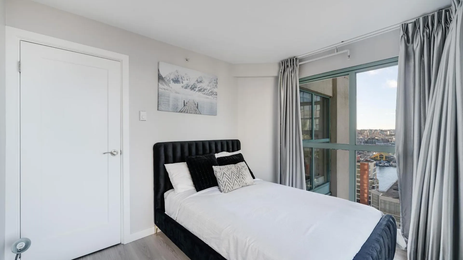 Breathtaking 2 Bedroom Condo In Yaletown With A View Of English Bay Vancouver