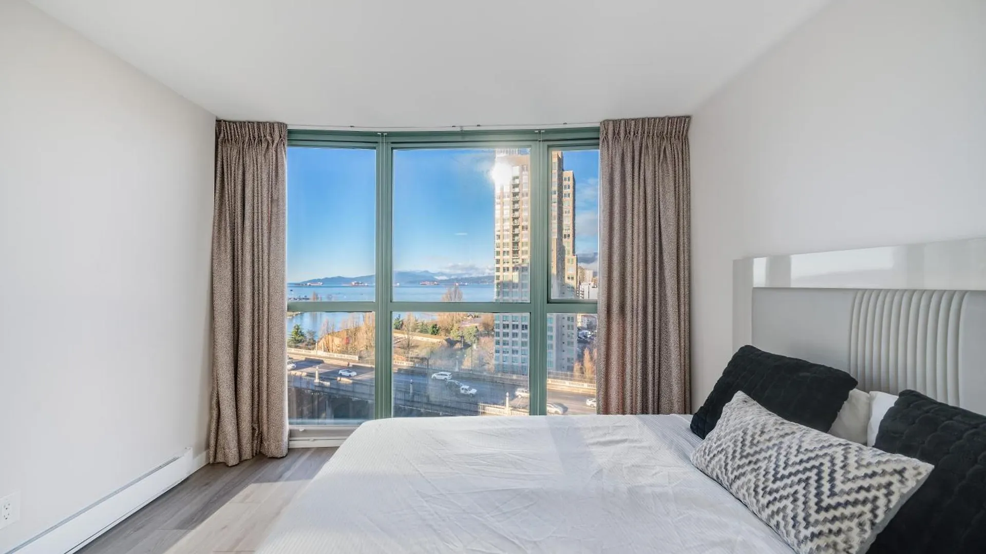 Breathtaking 2 Bedroom Condo In Yaletown With A View Of English Bay Vancouver Canada