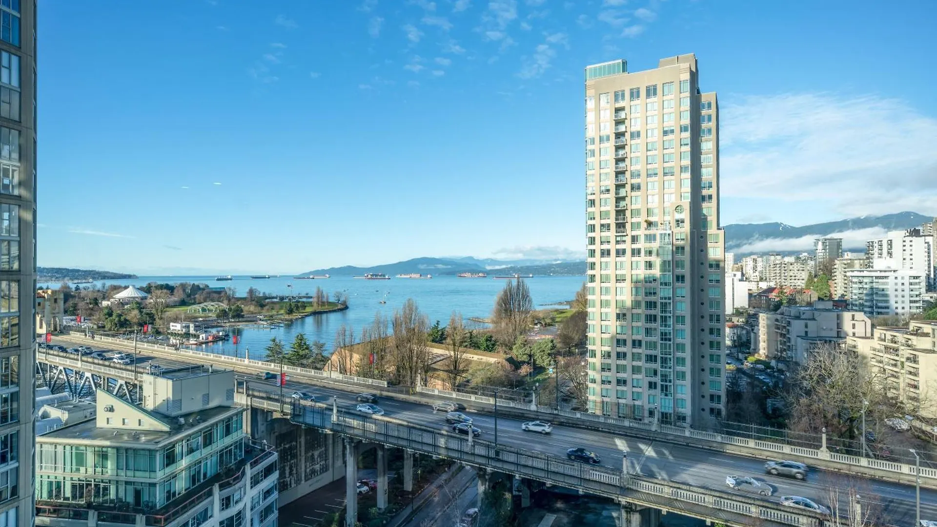 Apartment Breathtaking 2 Bedroom Condo In Yaletown With A View Of English Bay Vancouver Canada
